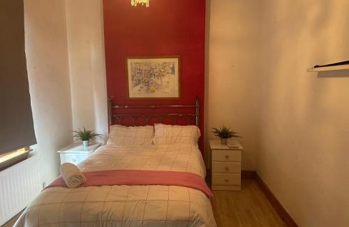 Walsall Apartamento | 7 Bedroom Cosy Walsall Stay - WiFi & Free Parking