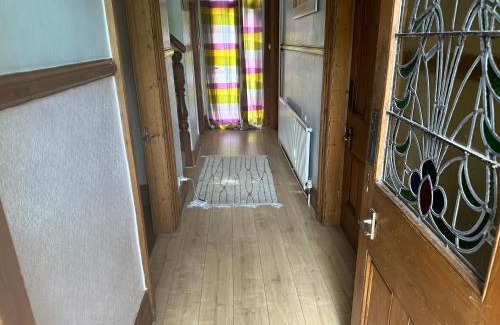 Walsall Apartamento | 7 Bedroom Cosy Walsall Stay - WiFi & Free Parking