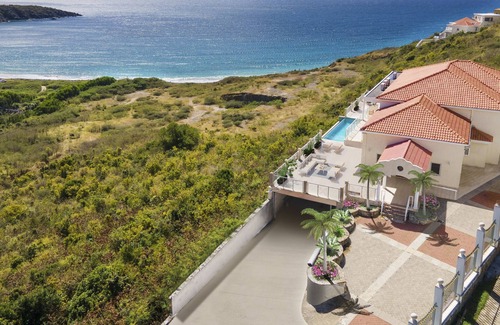 Cay Bay Hill Villa | 7 Bedroom Villa w Infinity Pool & Best View in SXM