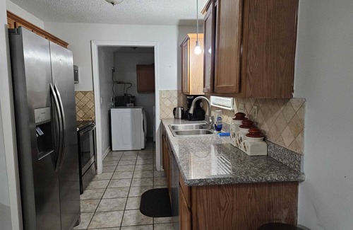 Raleigh Casa | 7 BR Secluded Compound-Abundant Parking-Minutes from Downtown & Airport.