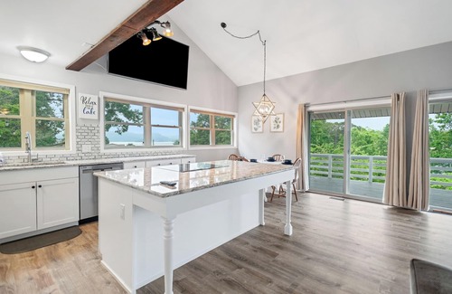 Bean Station Casa | 7 Guest Lake House - Grill & Fire Pit, Air Hockey