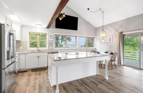 Bean Station Casa | 7 Guest Lake House - Grill & Fire Pit, Air Hockey