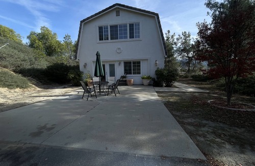 Temecula Casa | 7 minutes to grocery and wine country - 1 bed/ 1bath w/laundry and full kitchen.