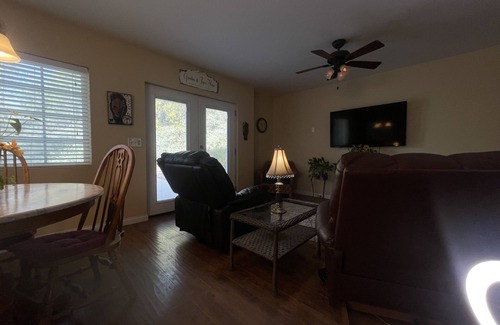 Temecula Casa | 7 minutes to grocery and wine country - 1 bed/ 1bath w/laundry and full kitchen.