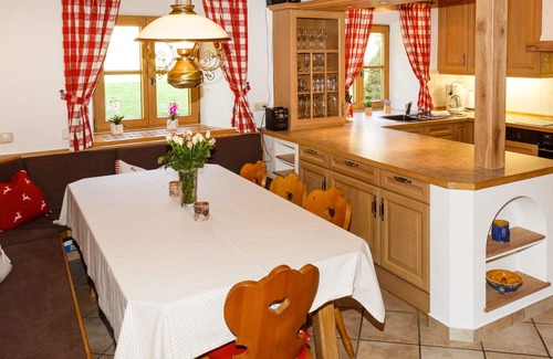 Ruhpolding Apartamento | -07- Apartamento "Enzian" (130 m²), balcón y terraza, cocina extra, 4 habitaciones, max 8 pers, WiFi