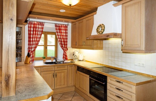 Ruhpolding Apartamento | -07- Apartamento "Enzian" (130 m²), balcón y terraza, cocina extra, 4 habitaciones, max 8 pers, WiFi