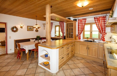 Ruhpolding Apartamento | -07- Apartamento "Enzian" (130 m²), balcón y terraza, cocina extra, 4 habitaciones, max 8 pers, WiFi