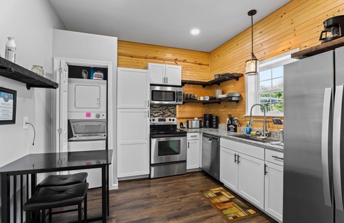 Southmont Casa | 70" TV, pool table, darts, 10 minutes from Wildlife Boat Ramp + Board & Batten