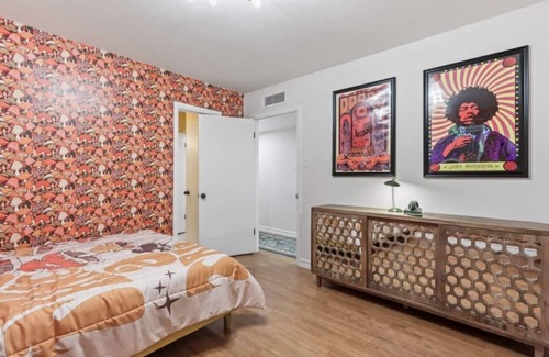 Mission Hills South Casa | 70’s themed Boogie Nights Home with heated pool