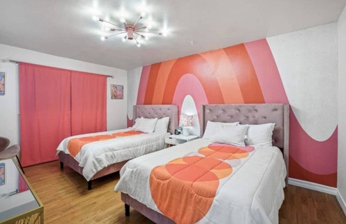 Mission Hills South Casa | 70’s themed Boogie Nights Home with heated pool