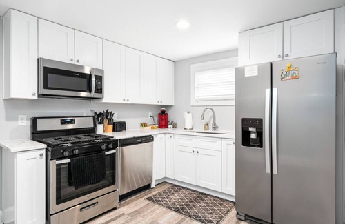 Hapeville Casa | 724A · The Blue Bungalow - Min to Downtown and Airport!