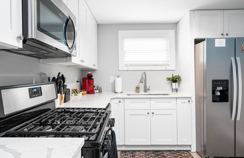 Hapeville Casa | 724A · The Blue Bungalow - Min to Downtown and Airport!