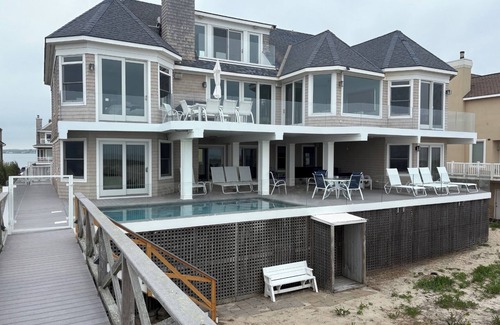 West Hampton Dunes Casa | Glamorous Oceanfront 8BR, 8 baños Piscina + Jacuzzi - ¡Llame para ofertas de último minuto!