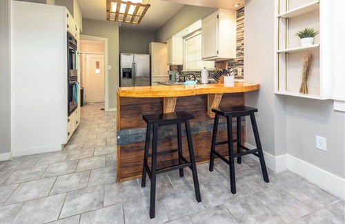 Cooper-Young Historic District Casa | 8 guests~Pool~Steam Room!~Great Midtown Memphis Location