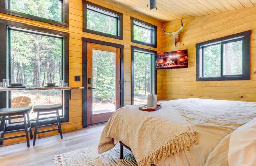 Athol Apartamento | 8 Mi to Farragut State Park Wooded Cabin Escape!