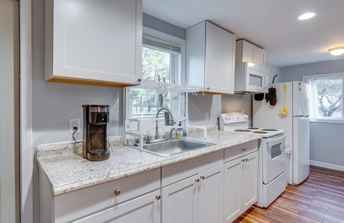 Aberdeen Casa | ~ 8 Mi to Pinehurst: Cozy Home w/ Extended Deck!