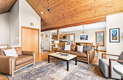 Tofte Cabina | Game Garage, King Beds, Family-Friendly, Views