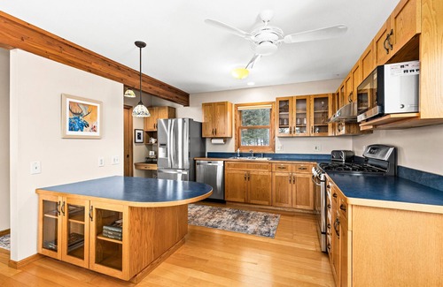 Tofte Cabina | Game Garage, King Beds, Family-Friendly, Views