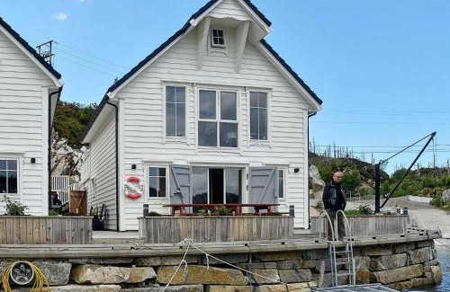 Bomlo Casa | 8 person holiday home in Urangsvåg