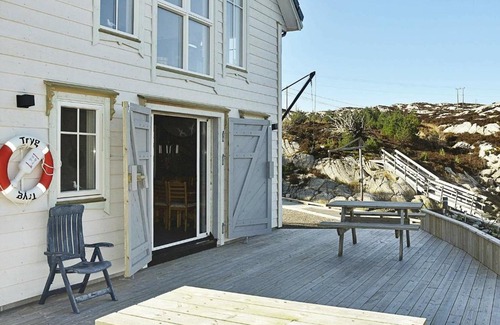 Bomlo Casa | 8 person holiday home in Urangsvåg