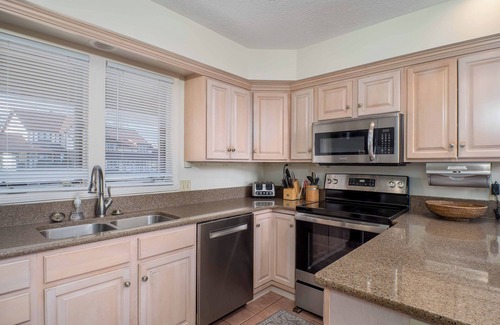 Clymer Casa | 8280 The peak- Hot tub, ski in/ ski out, Pool table, Golf course, fire pit