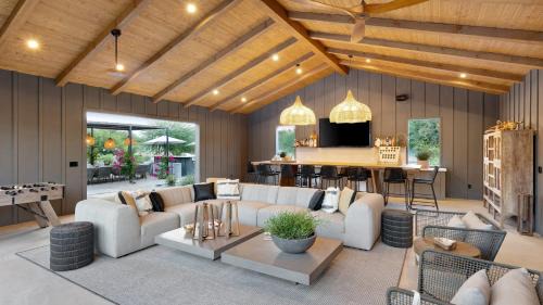 Palm Springs Villa | 8BDR Villa TennisPickleball Golf Green Pool House Gym Bar Mesquite38