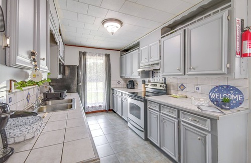 Newhebron Apartamento | 9 Mi to Water Park: Silver Creek Gem w/ Fireplace!