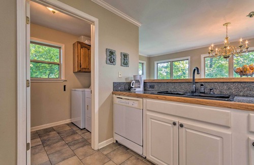 Jones Mills Casa | ¡NUEVO! Waterfront Home w / Dock - 8. 8Mi a las aguas termales