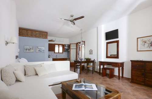 Parikia Hotel | 9 Muses