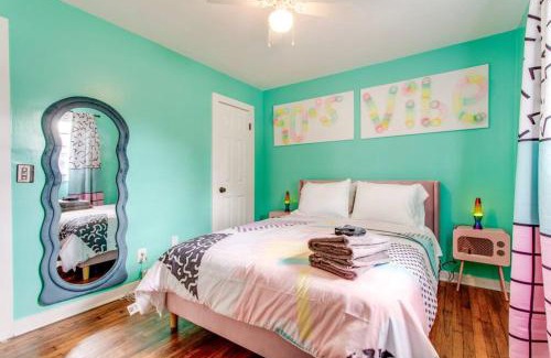 Murfreesboro Casa | 90s Crib -2bed 1bath, Funky Vibe, Central Location