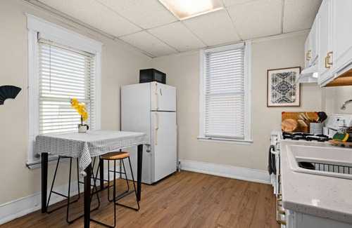 Superior Apartamento | 917 · Cumming Avenue Rentals #917
