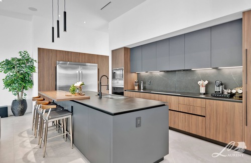 North Miami Beach Casa | 9BR Opulent Villa Emerald