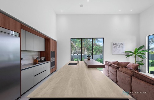 North Miami Beach Casa | 9BR Sophisticated Villa Ruby