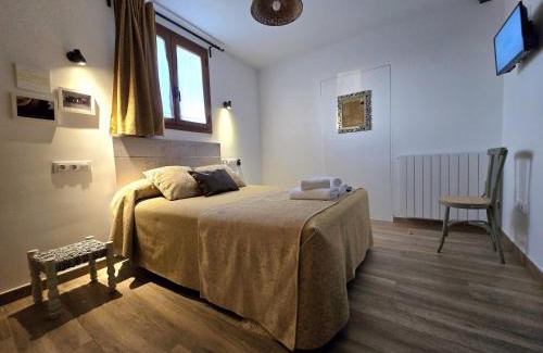 Revenga Apartamento | A 20 min de Madrid en Ave CASITA con JARDIN PRIVADO, wifi, SMART TV 55p y aparcamiento en la puerta