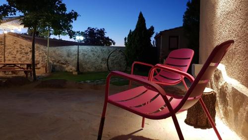 Revenga Apartamento | A 20 min de Madrid en Ave CASITA con JARDIN PRIVADO, wifi, SMART TV 55p y aparcamiento en la puerta