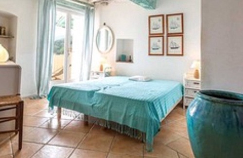 Erbalunga Hotel | Un balcón con vistas al mar