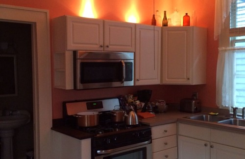 Saint Roch Cabaña | Un joyero hermoso ... Esta casa está pintada Negro!