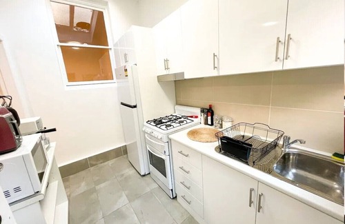 North Melbourne Casa | A Beautiful Terrace House With Parking & Courtyard