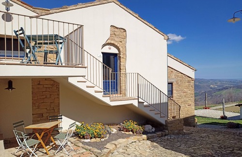 Castiglione Messer Raimondo Apartamento | A charming retreat for two in the beautiful Abruzzo countryside