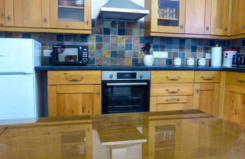 Hartland Cabaña | A cosy thatched cottage in coastal location - a perfect eco-retreat for four