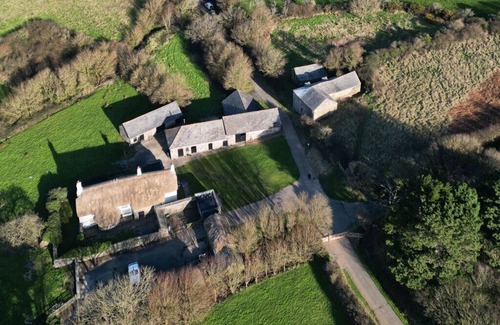 Hartland Cabaña | A cosy thatched cottage in coastal location - a perfect eco-retreat for four