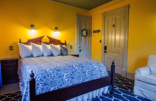 Shelburne Cama Y Desayuno | Suite para parejas de 2 dormitorios con desayuno completo personalizado en el centro de Shelburne VT