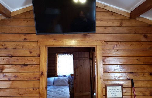 White Cabina | A cozy Cabin in the Laurel Highlands