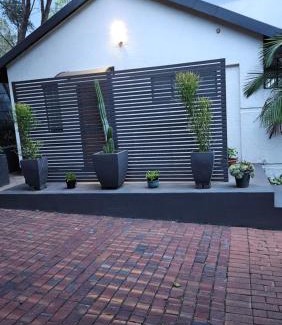 Greater Johannesburg Metropolitan Area Apartamento | A cozy cottage in Bryanston