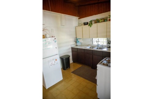 Salinas Casa | A cozy place to stay walking distance from the beach and Restaurants.