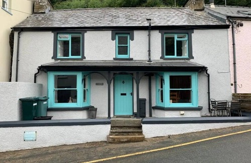 Tan-y-groes Casa | A delightful seaside stone cottage, just a minute's walk from the beach.