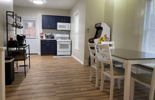 Geneva Casa | A great stay, close to Spire, GOTL, & Wineries....King Bed!