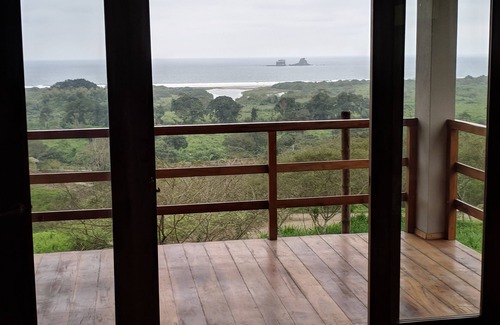 Las Tunas Casa | ¡Un oasis de selva en la ladera con increíbles vistas panorámicas del Océano Pacífico!