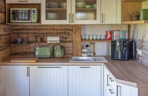 Kardla Cabaña | A holiday like at grandma's. Cosy cottage with pool for families and friends.