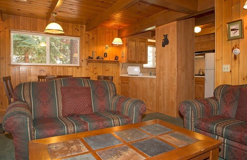 South Lake Tahoe Cabina | Una casita en el bosque grande: cerca de las estaciones de esquí y del campamento Richardson Resort